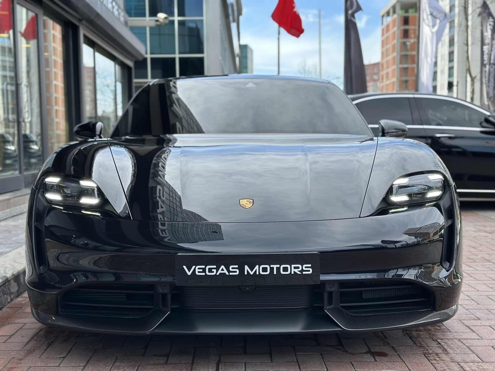 Porsche Taycan Elektrik Turbo S