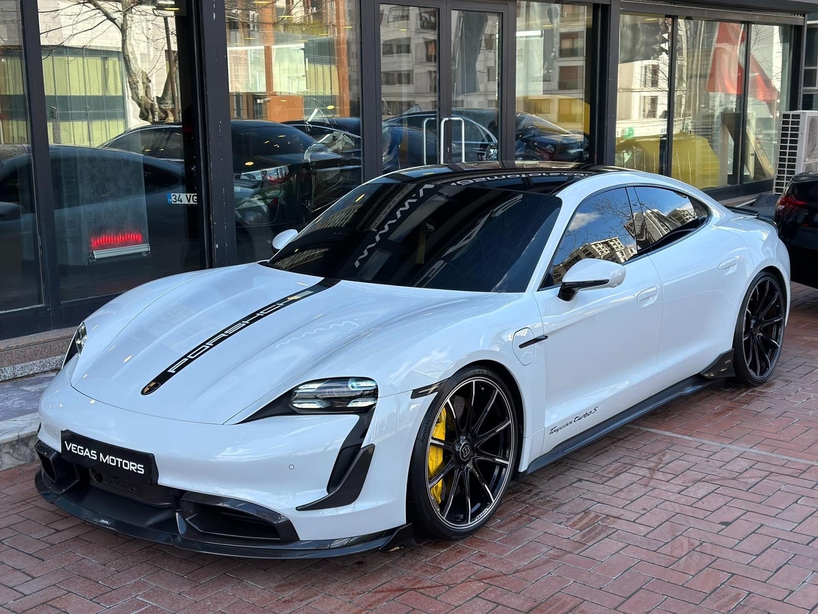 Porsche Taycan Elektrik Turbo S