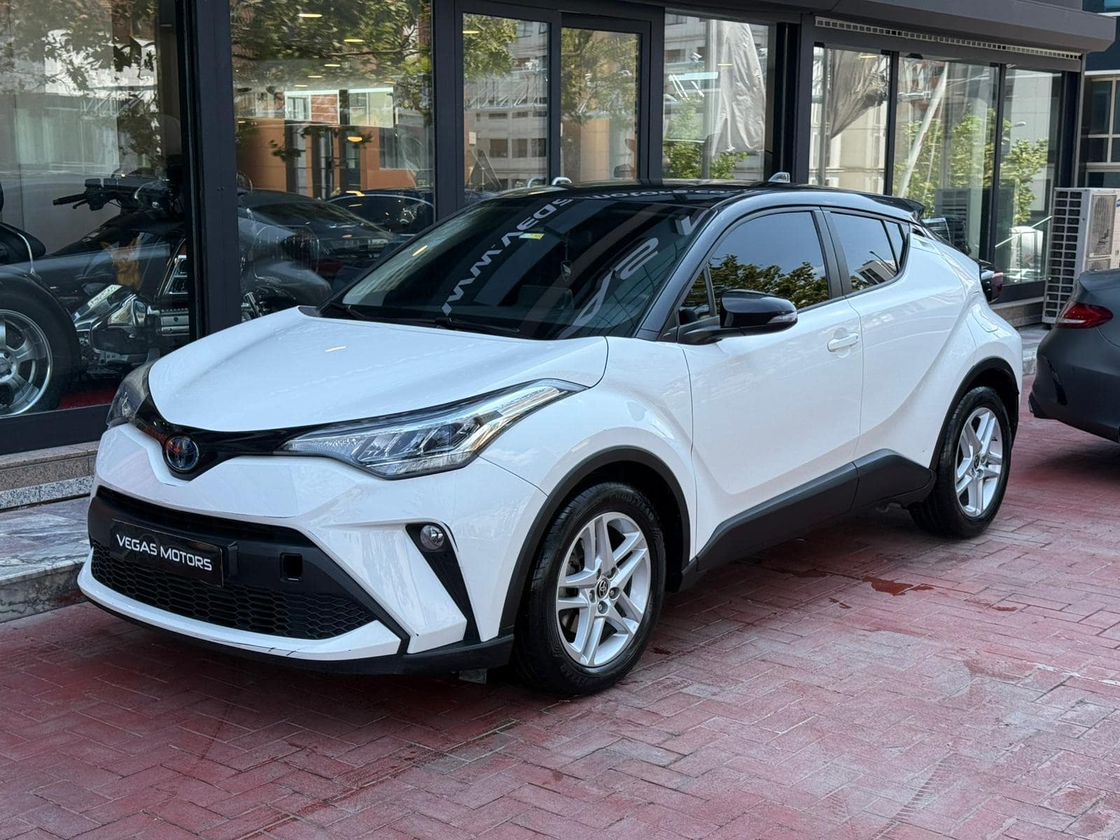 Toyota C-HR 1.8 Hybrid Flame